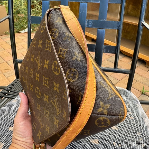 LOUIS VUITTON. Musette PM, COA included. - Picture 10 of 13